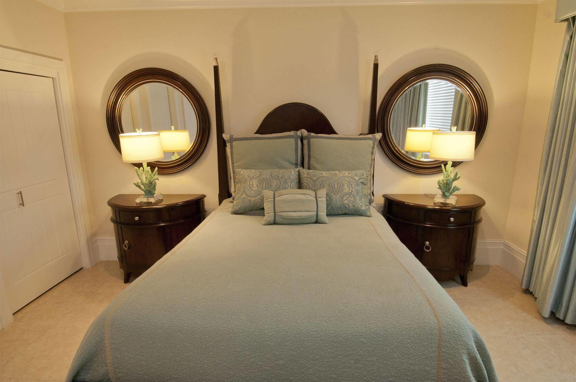 Caribbean Club Boutique Hotel, Grand Cayman Dog City Eksteriør bilde