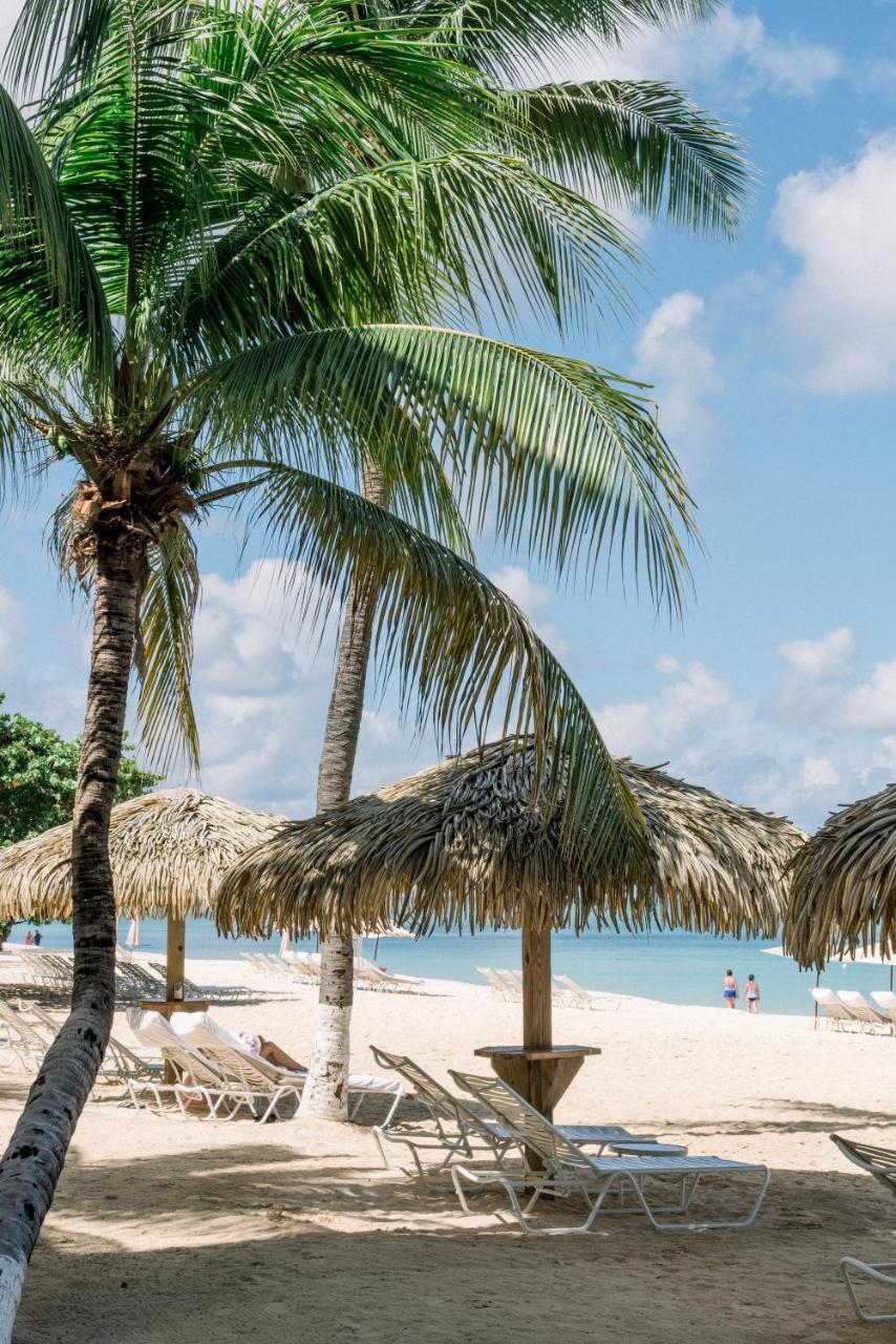 Caribbean Club Boutique Hotel, Grand Cayman Dog City Eksteriør bilde